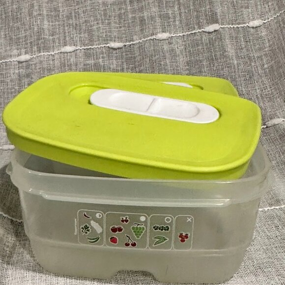 TupperWare FridgeSmart Small - Set of 2 bowls with Lids, Veggie Keepers - Picture 9 of 16